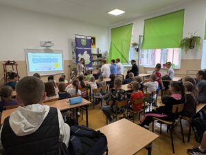 Read more about the article Spotkanie edukacyjne pt. „Mały gest – wielki efekt dla klimatu” – Publiczna Szkoła Podstawowa im. Marszałka Józefa Piłsudskiego w Chrzanowie – 04-09-2026