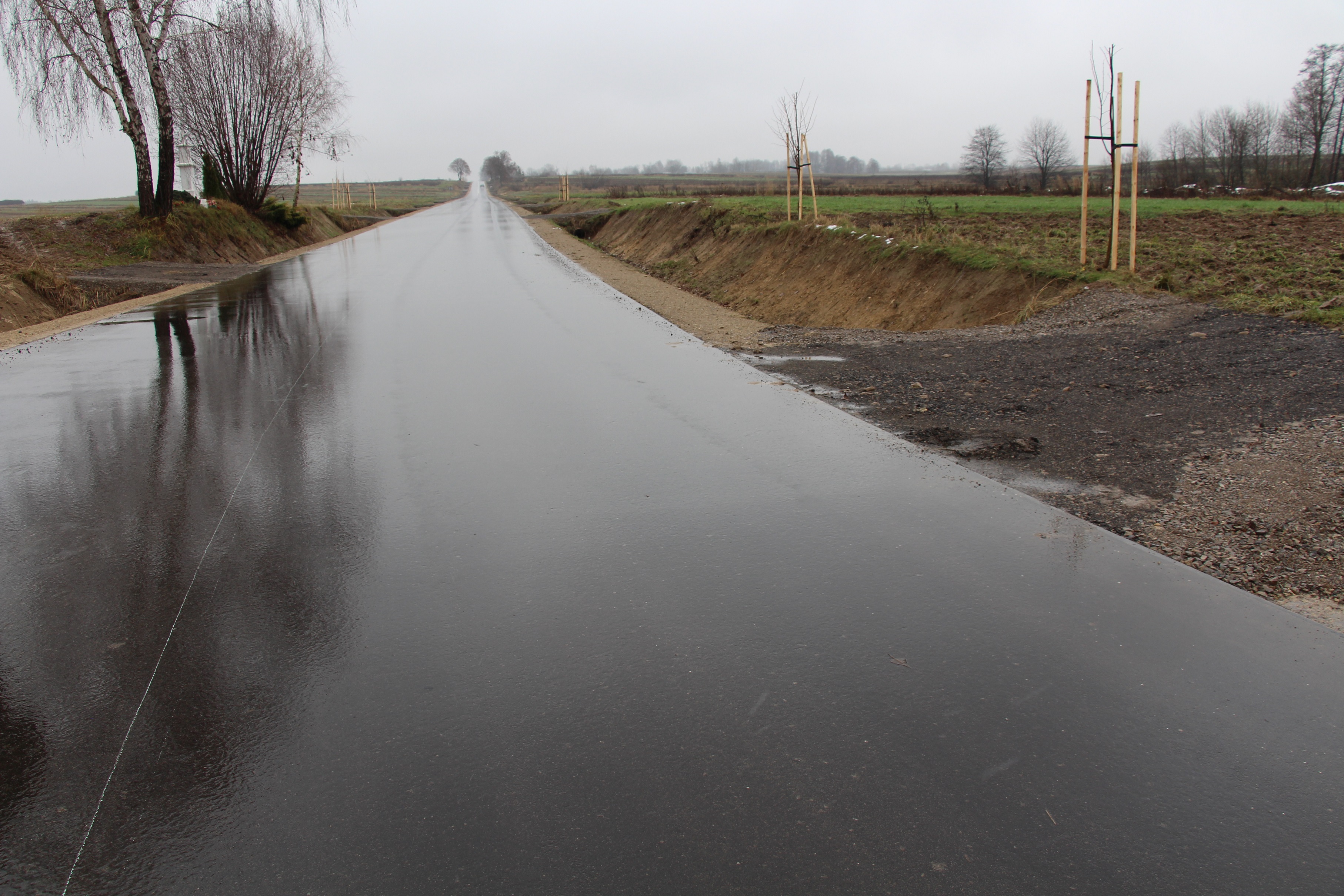 Prace drogowe na ul. Bohaterów Porytowego Wzgórza oraz na odcinku Dzwola – Goraj  i Potoczek – Bania dobiegają końca