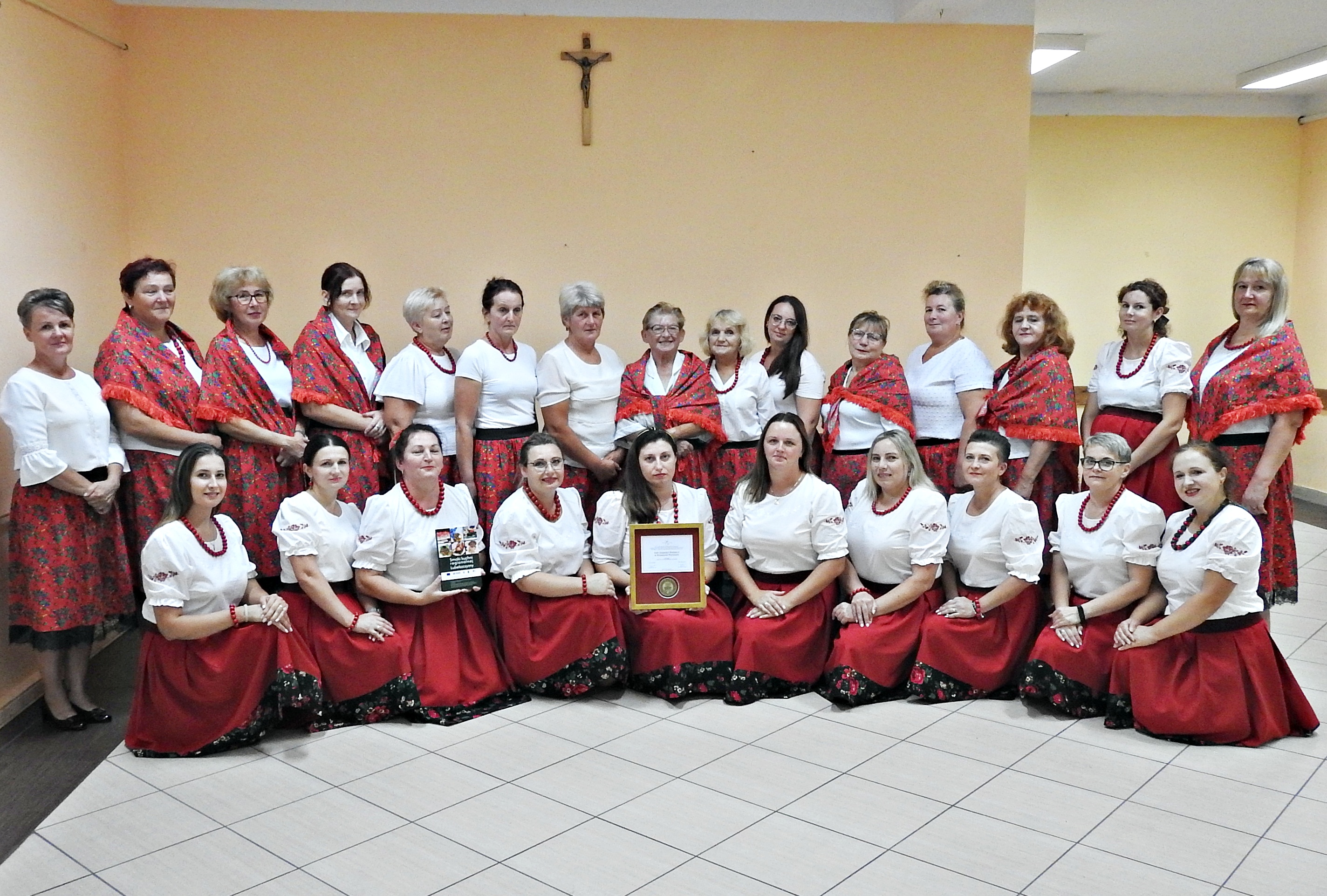 „Na janowski wzór ubrane”. Zakup strojów janowsko – kraśnickich przez Koło Gospodyń Wiejskich w Stojeszynie