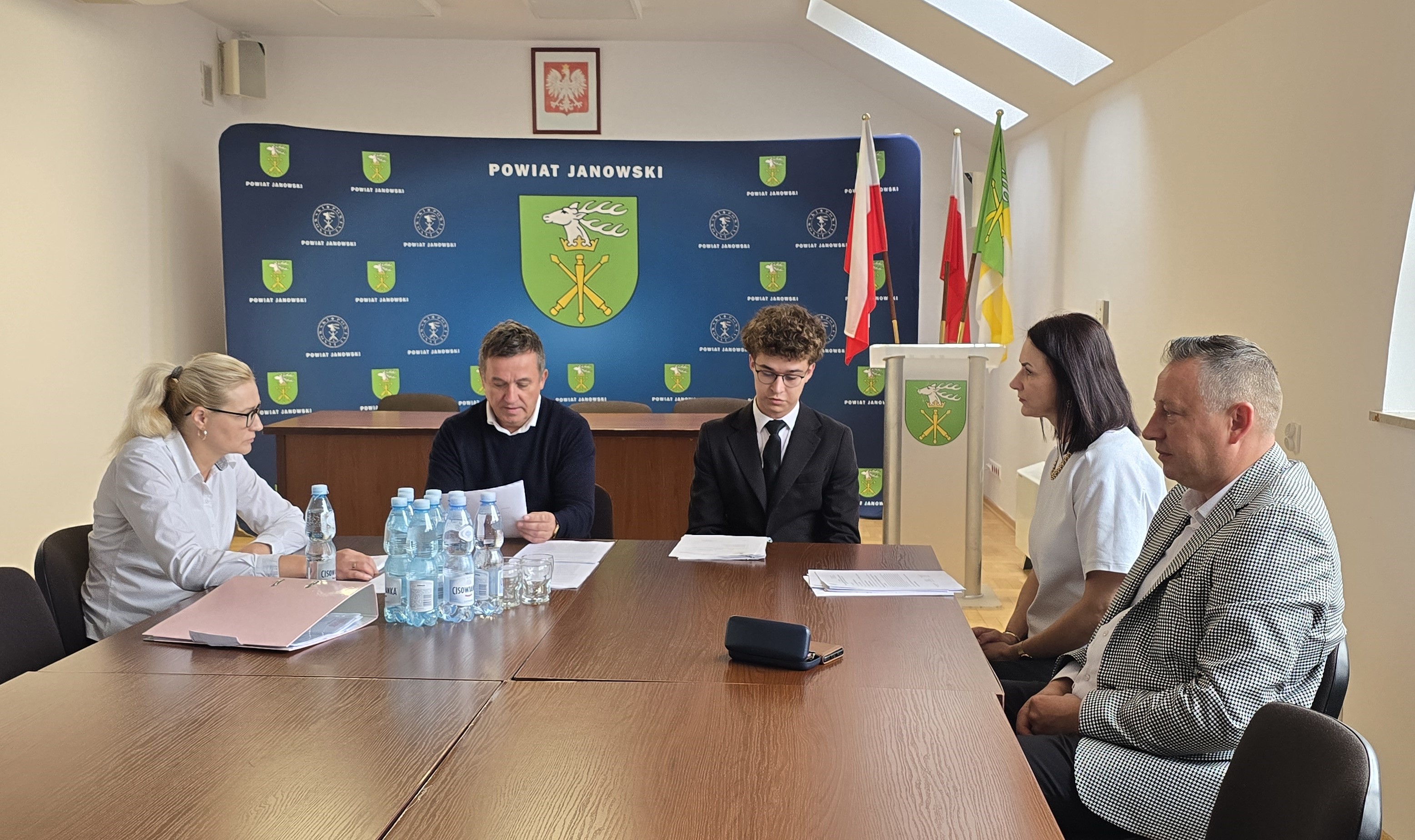 Stypendia Starosty przyznane. W latach 2002 – 2025 z budżetu Powiatu Janowskiego trafiło do młodzieży prawie milion zł