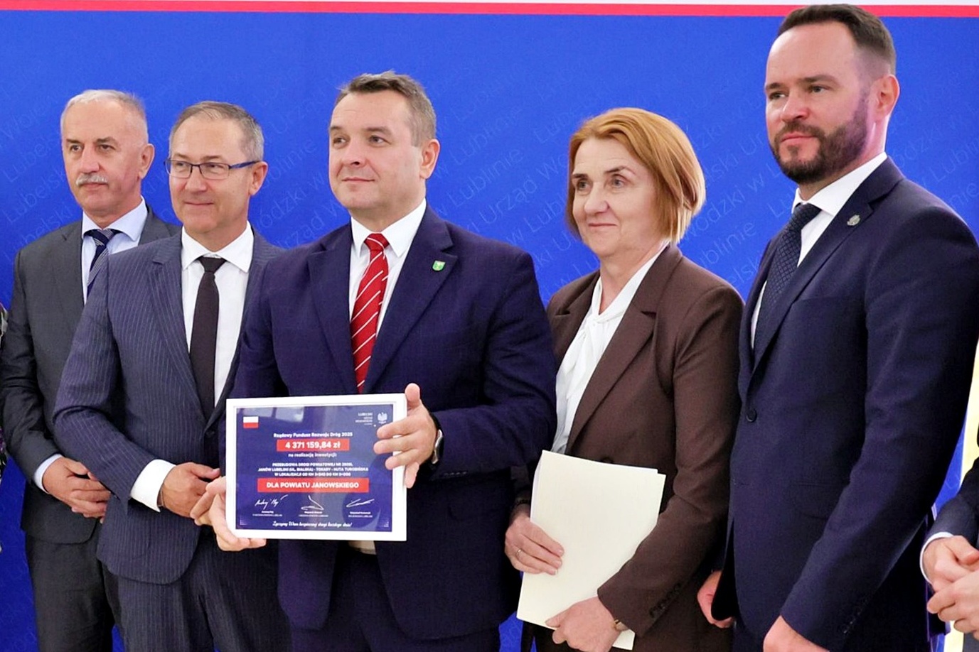 Około 6,5 mln zł rządowego wsparcia na przebudowę dwóch odcinków drogi powiatowej w Powiecie Janowskim