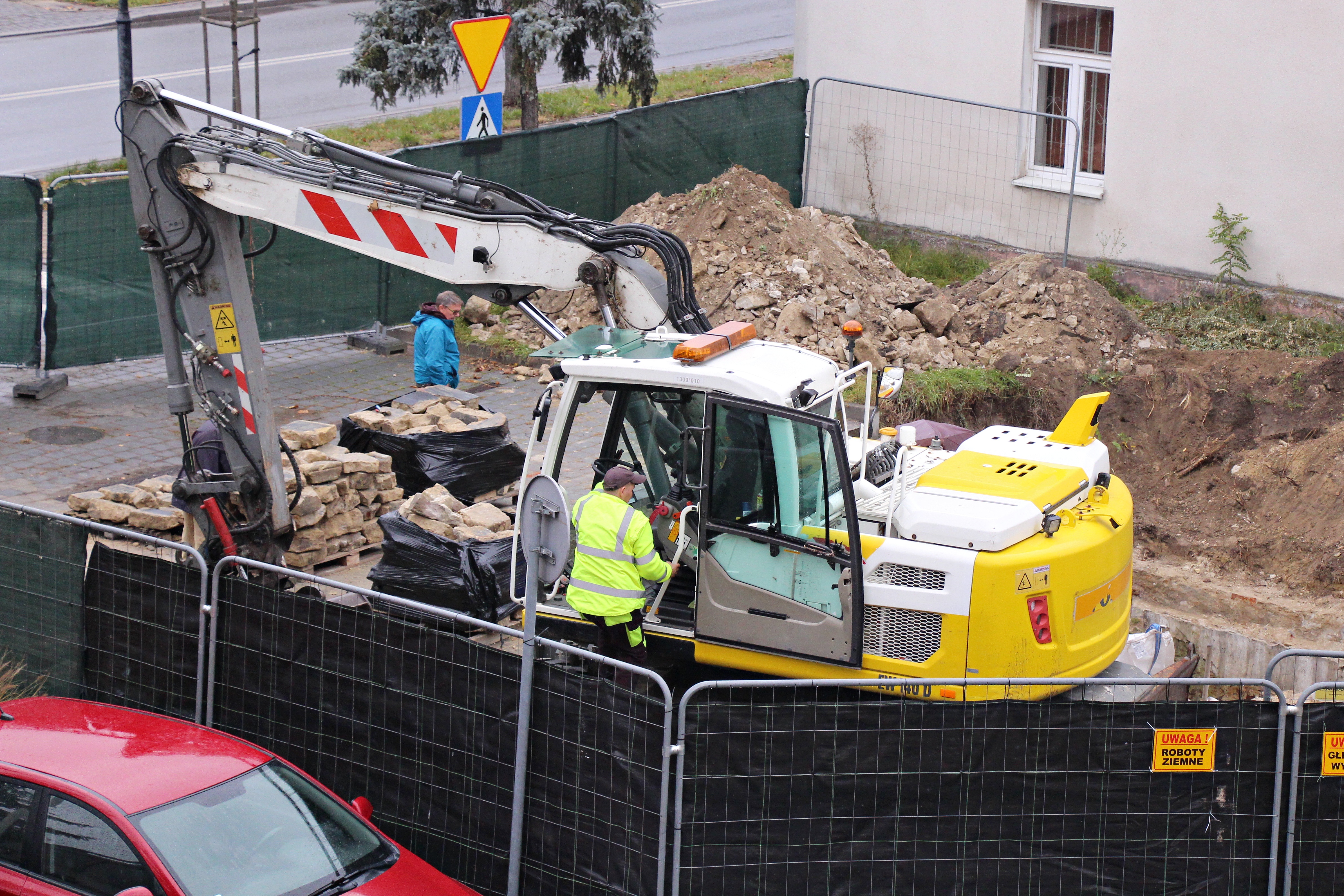 Prace archeologiczne na parkingu przy Urzędzie Miasta i Starostwa