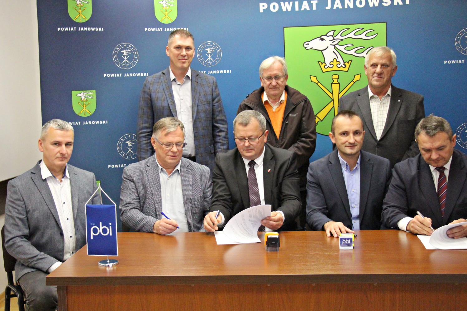 Remont drogi w gminie Batorz „własnym sumptem”. Umowa podpisana